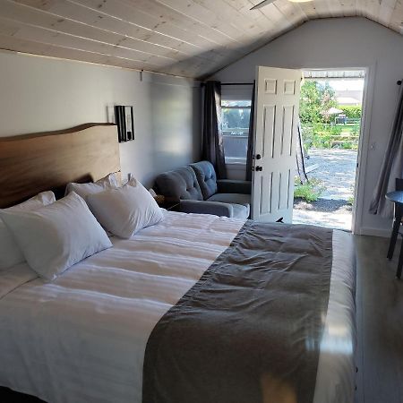 Adventure The Bruce Inn - Recently Renovated With Outdoor Hot Tub Tobermory Exterior photo