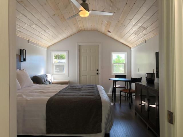 Adventure The Bruce Inn - Recently Renovated With Outdoor Hot Tub Tobermory Exterior photo
