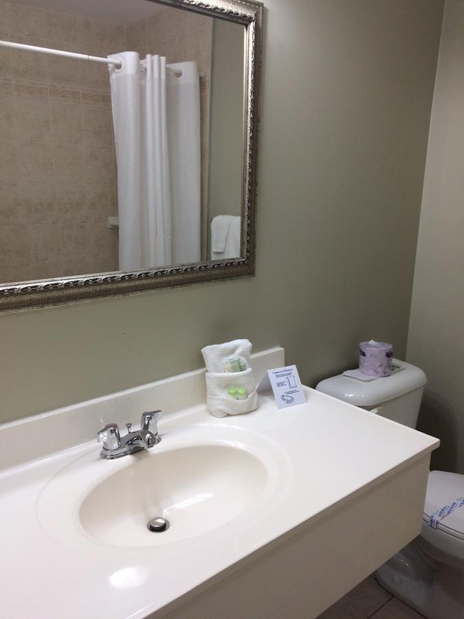 Adventure The Bruce Inn - Recently Renovated With Outdoor Hot Tub Tobermory Exterior photo